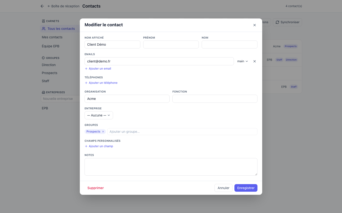 La fiche d'un contact : identité, emails, organisation, groupes et champs personnalisés